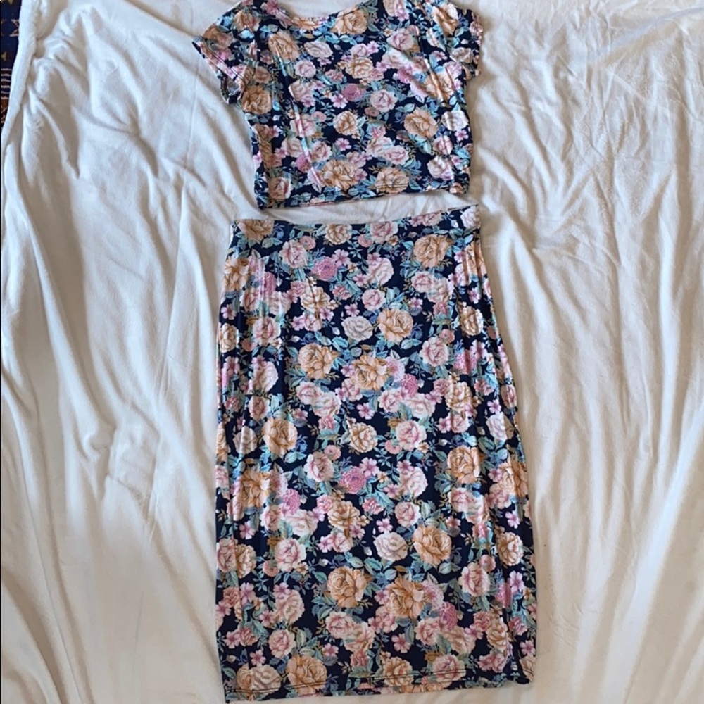 Floral two piece set - Picture 6 of 7